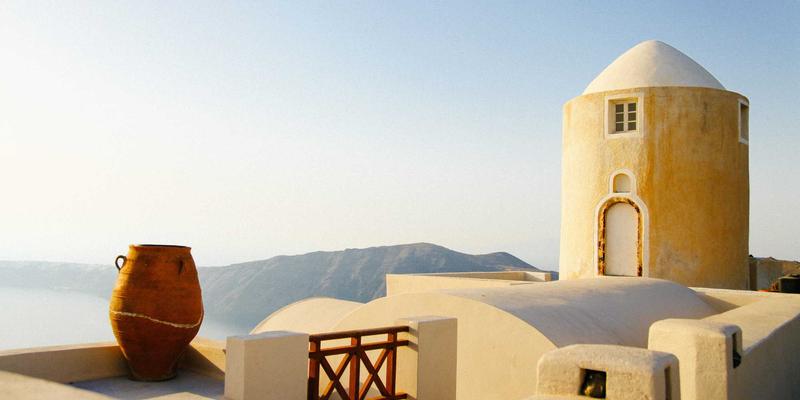 视觉识别与品牌升级：全球化时代本土品牌全案策划的平衡艺术