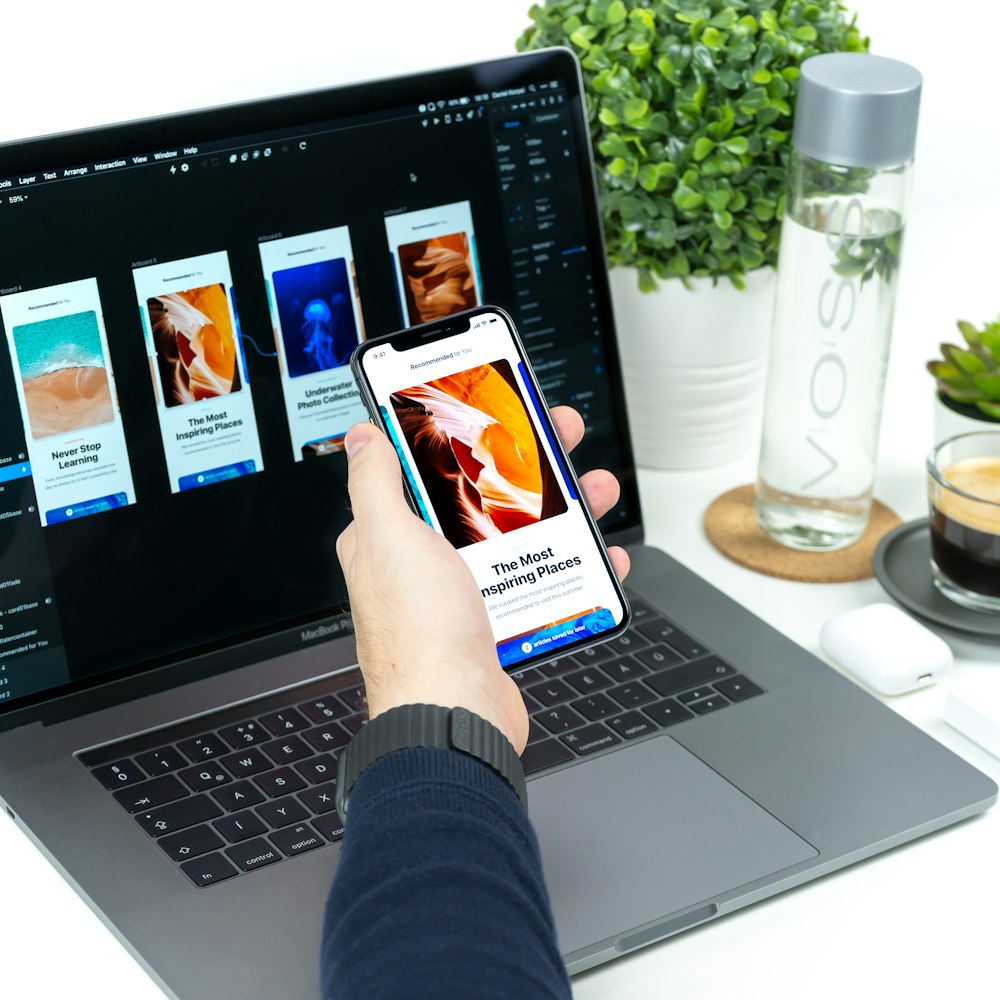 日式禅意庭院中的枯山水景观，体现宁静与秩序